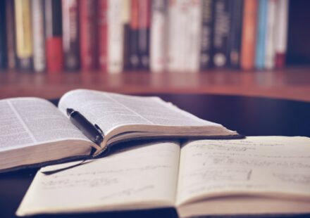 How to Use Free AI Grammar Checker to Improve College Essays 2026