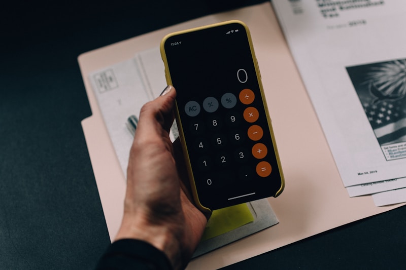 comparison chart showing AI voice generator features and pricing differences